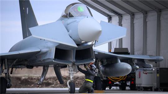 Bisher hat die Bundesregierung Eurofighter-Lieferungen wegen der Rolle Saudi-Arabiens im Jemen-Krieg und der Menschenrechtslage in dem Land abgelehnt.