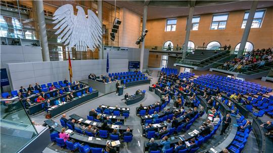 Bisher sollen die Diäten der 630 Bundestagsabgeordneten zum 1. Juli um 497 Euro steigen. (Symbolbild) 