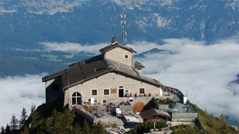 Festnahme nach Feuer im Kehlsteinhaus - Gasthof brennt noch Bisherigen Erkenntnissen zufolge befand sich bei Brandausbruch niemand in dem Gebäude. (Archivbild)