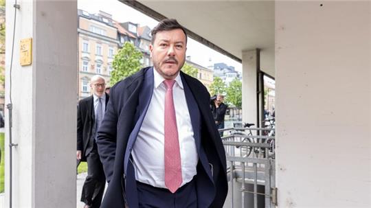 Bislang hat Benko dem U-Ausschuss zweimal abgesagt - wegen parallel laufender strafrechtlicher Untersuchungen, und wegen eines Insolvenz-Termins.