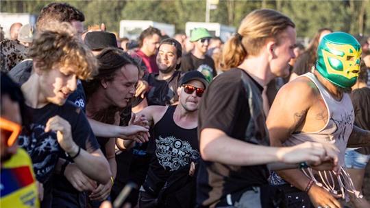 Bislang verläuft das Wacken Open Air laut Polizei weitgehend friedlich.