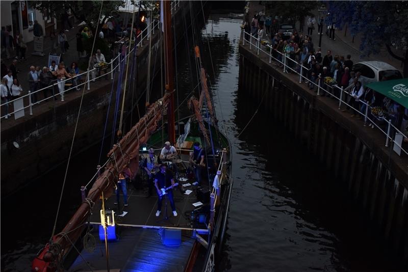 Bislang zogen die Ewer-Konzerte in diesem Sommer viele Zuschauer nach Buxtehude.