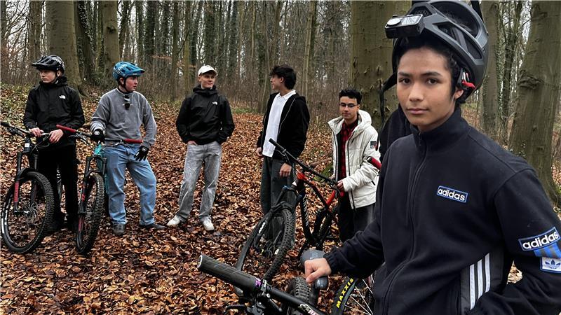 Bitter enttäuscht: Ivars Meiborg (vorne) und seine Mountainbiker-Freunde.