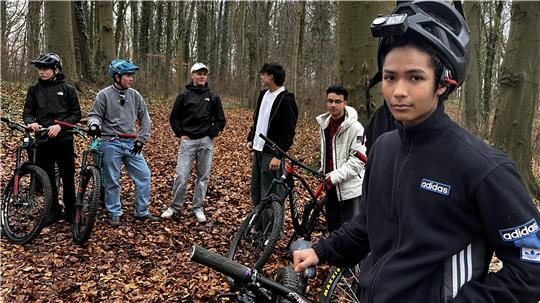 Bitter enttäuscht: Ivars Meiborg (vorne) und seine Mountainbiker-Freunde.