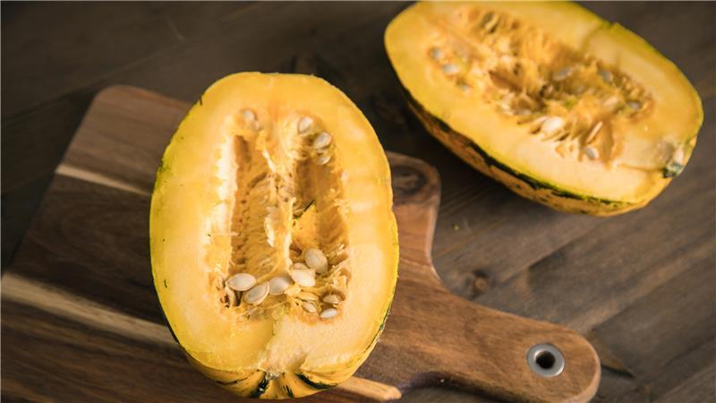 Bitterstoffe im Kürbis sind giftig und können unter anderem zu Bauchschmerzen, Erbrechen und Durchfall führen.