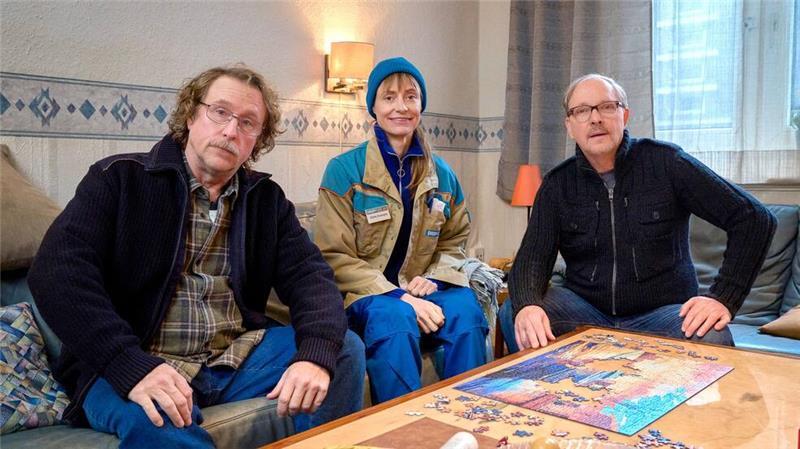 Bjarne Mädel und Olli Dittrich drehen „Prange“ in Hamburg Bjarne Mädel mit dunkelblonden Locken und Bart im neuen Film „Prange“, der Ende 2025 im Ersten laufen soll.