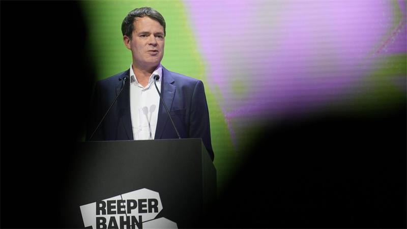 „Elefant im Raum“ prägt Startschuss für Reeperbahn-Festival Björn Böhning (SPD), Staatssekretär im Bundesministerium der Finanzen, versprach auch für 2027 Geld vom Bund - allerdings ohne konkrete Zahlen zu nennen.