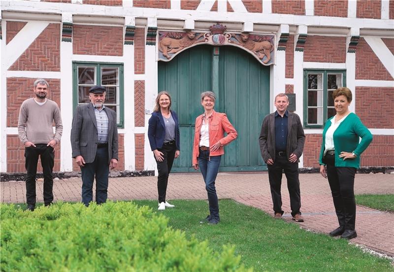 Björn Lühders, Peter Rolker, t Silvia Hotopp-Prigge, Petra Schliecker, Timo Siegmund und Angela Quast wollen bei der Kommunalwahl 2021 in den Rat der Gemeinde Jork einziehen (von links).