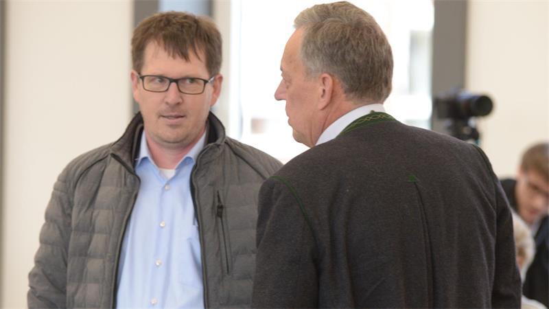Ende einer Ära bei der CDU: Silja Köpcke führt Kreistagfraktion an Björn Protze (links) bewirbt sich erneut als Vorsitzender der SPD-Kreistagsfraktion. Hier steht er mit CDU-Mann Helmut Dammann-Tamke.