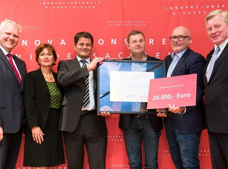 Björn Thümler (Wissenschaftsminister), Dr. Susanne Schmitt, Arne Engelke-Denker (TZEW) , Christian Osthaus (osthaus & beckert), Björn Strehl (Strehl GmbH & Co. KG) und Dr. Bernd Althusmann (Wirtschaftsminister).