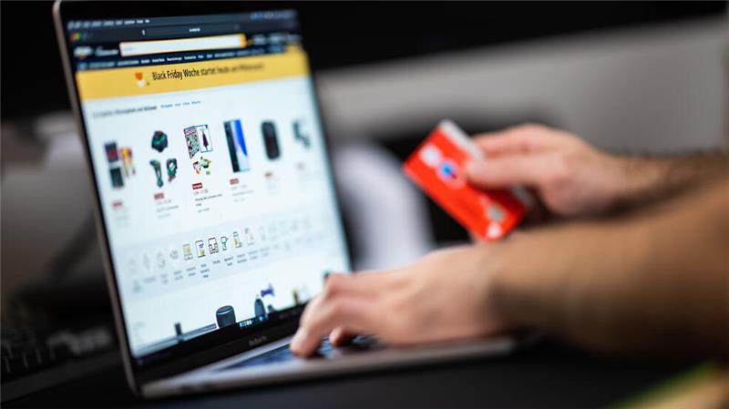 Black Friday, Cyber Monday: 5 Tipps für die erfolgreiche Schnäppchenjagd Black Friday und Cyber Monday locken mit allerlei Rabattversprechen.