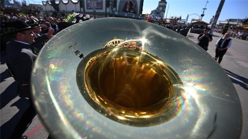 Söder lobt in Lederhose: Wiesn „einfach besser“ als Berlin Blasmusik gehört auch zur Wiesn.