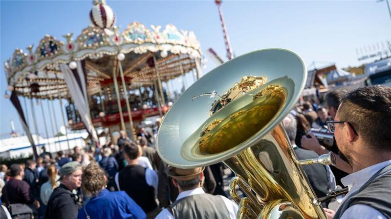 Wiesn startet - Fans reisen nach München Blasmusik gehört zur Wiesn.