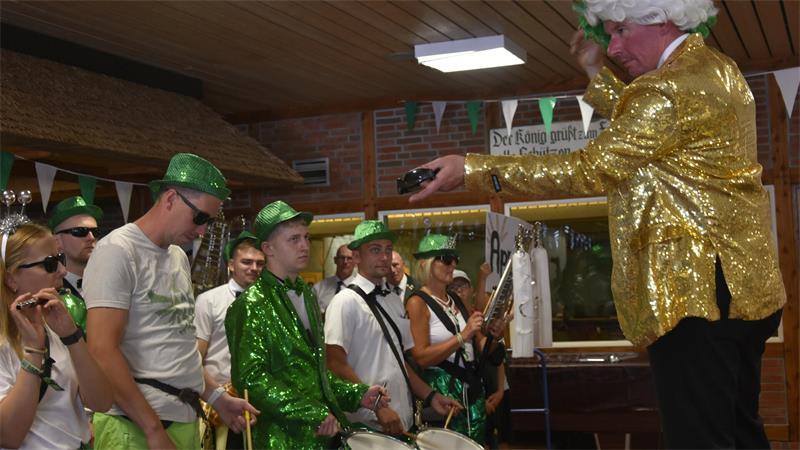 125 Jahre Schützenverein Assel: Das sind die Jubiläums-Würdenträger Blasmusiker begleiteten neben dem Spielmannszug das Schützenfest am Sonntag.