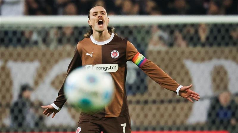 Entscheidung vor Pokal-Spiel: Irvine weiter Pauli-Kapitän Bleibt St. Pauli-Kapitän: Jackson Irvine.