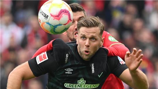 Bleibt Stürmerstar Niclas Füllkrug oder geht er - das ist bei Werder Bremen vor dem Saisonstart die große Frage. Foto: Silz/dpa