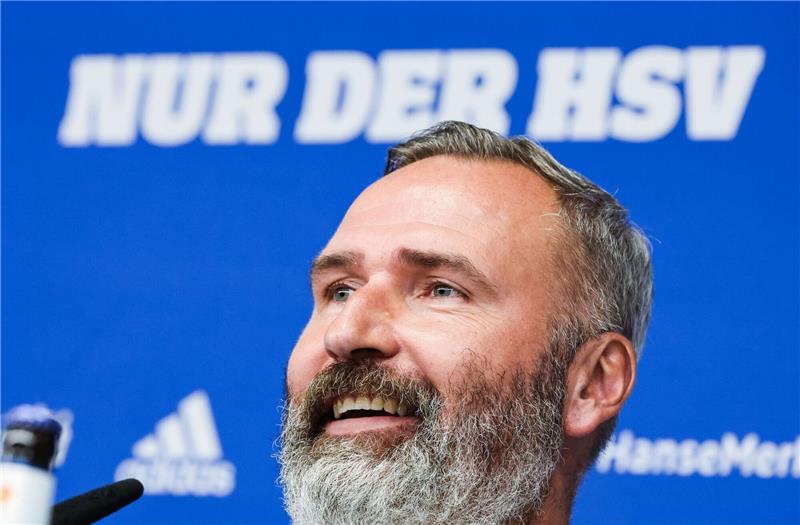 Nach gescheiterter Relegation: Mittelfeldspieler verlässt HSV Bleibt beim HSV: HSV-Coach Tim Walter.