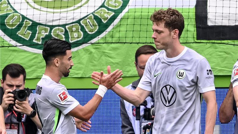 Wolfsburger Heimpremiere: Bleiben Wimmer und Amoura? Bleibt er oder geht er? Wolfsburg-Stürmer Mohammed Amoura (l).