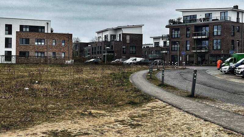 Stader Bauträger insolvent: Weitere Großprojekte betroffen – auch in Buxtehude Bleibt vorerst unbebaut: Gelände am alten Festplatz.