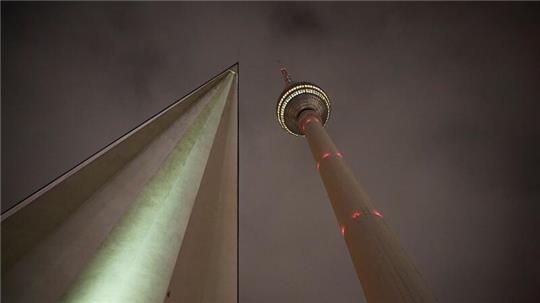Blick am frühen Morgen auf den Berliner Fernsehturm.