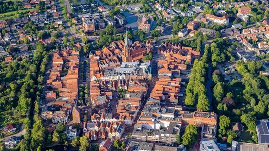 Blick auf Buxtehude: Die Zensus-Werte spiegeln insbesondere das Stand-Land-Gefälle im Bereich der Mietkosten wider.