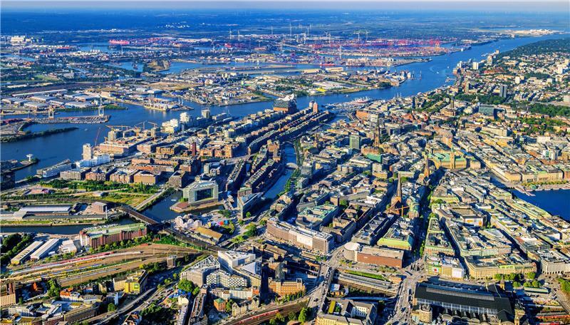 Blick auf Hafencity und Speicherstadt in Hamburg.
