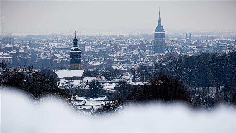 Blick auf Hildesheim: Hier erprobt Niedersachsen ein Netzwerk für nahtlose Jobwechsel. (Archivbild)