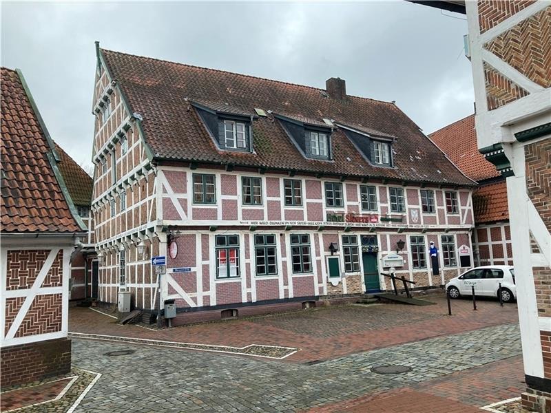 Blick auf das 1660 errichtete Hotel Sievers in der Bürgerei. Seit dem 19. Jahrhundert wurde es „gastronomisch“ genutzt: als Gaststätte und Hotel. Zuletzt waren hier Monteure und Werkunternehmer untergebracht. Foto: Vasel