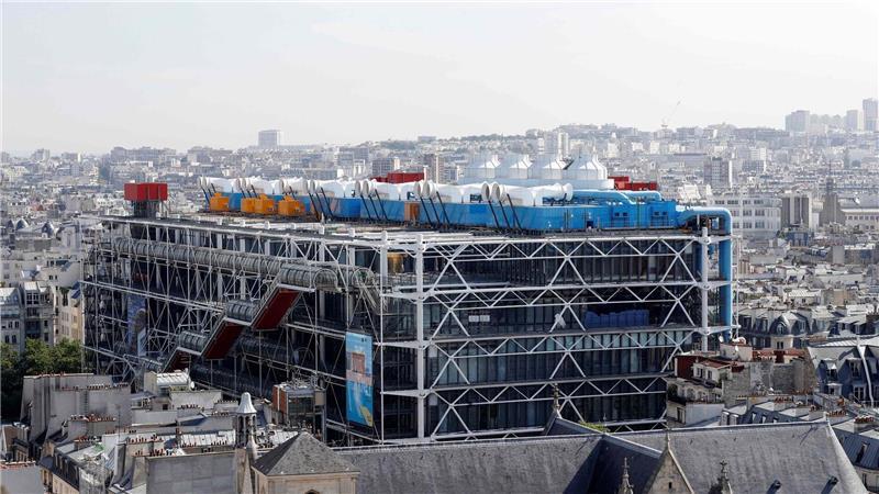 Blick auf das 1977 eröffnete Centre Pompidou in Paris. Das Museum schließt Ende 2025 wegen Renovierung bis voraussichtlich 2030. Die Arbeiten umfassen unter anderem die Entfernung von Asbest und die Installation neuer Aufzüge.