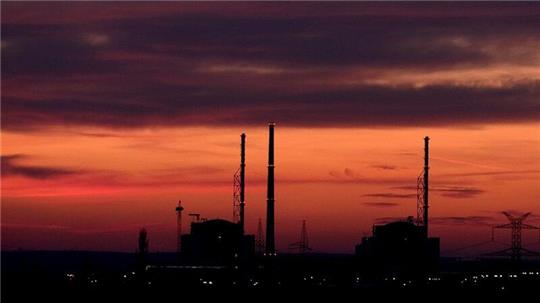 Blick auf das Atomkraftwerk Kosloduj am frühen Morgen.