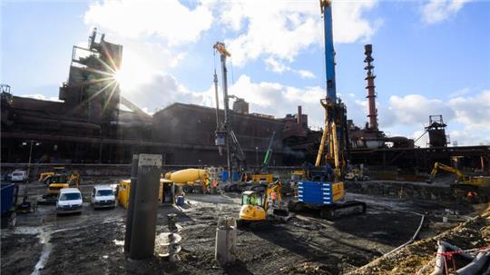 Blick auf das Baufeld für den neuen Elektroofen auf dem Gelände der Salzgitter AG.