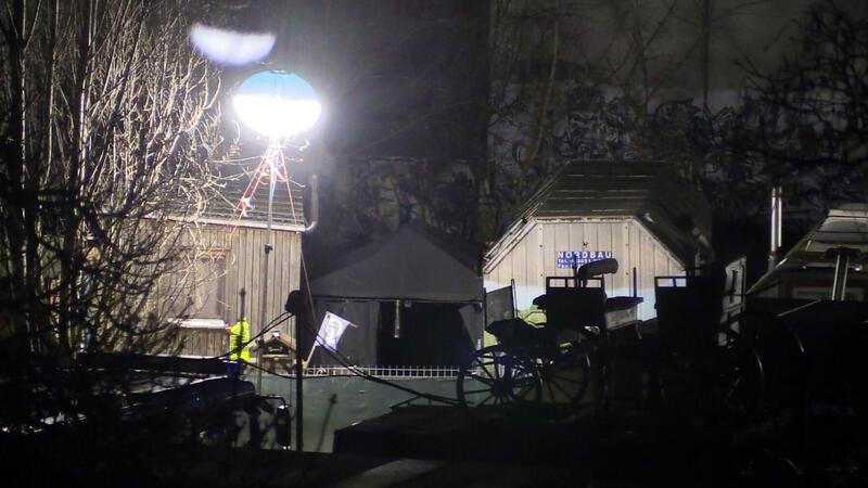 Der Druck auf die Ex-RAF-Terroristen steigt – bisher keine Festnahme Blick auf das Bauwagengelände, auf dem Einsatzkräfte im Zuge der Fahndung nach den gesuchten Ex-RAF-Terroristen Staub und Garweg arbeiten.