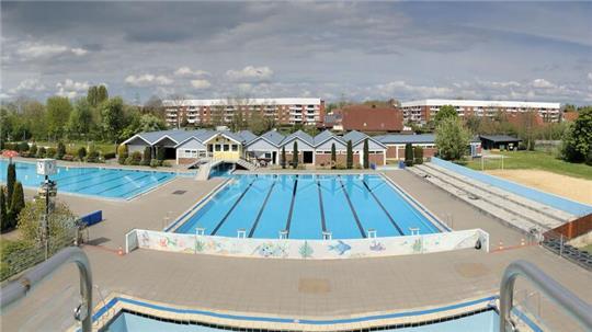 Blick auf das Freibad in Bützfleth.