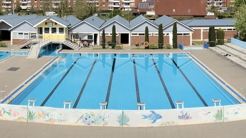 Blick auf das Freibad in Bützfleth.