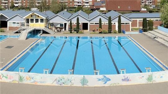 Blick auf das Freibad in Bützfleth.