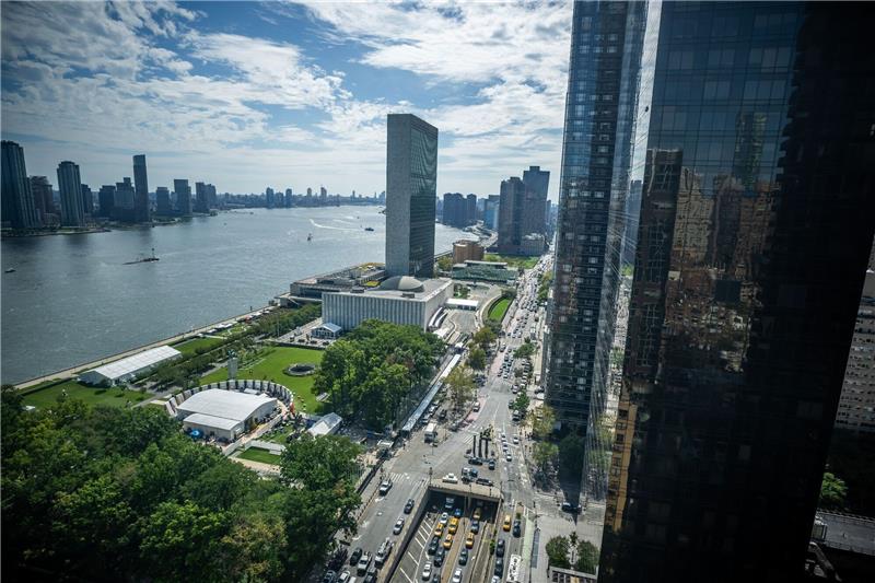 Blick auf das Gebäude der Vereinten Nationen in New York. Für die Generaldebatte der UN-Vollversammlung haben sich über 140 Staats- und Regierungschefs angekündigt.