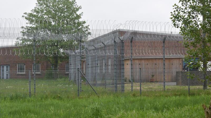Blick auf das Gefängnis auf Hahnöfersand.