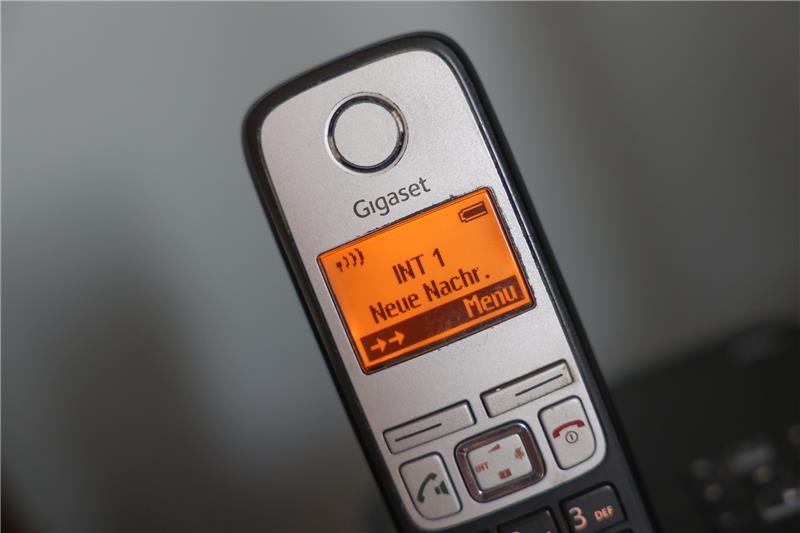 Marktführer für DECT-Schnurlostelefone: Gigaset AG stellt Insolvenzantrag Blick auf das Gigaset A400a. Der Anbieter von Kommunikationstechnologie Gigaset ist nach eigenen Angaben zahlungsunfähig. Foto: Jörg Carstensen/dpa