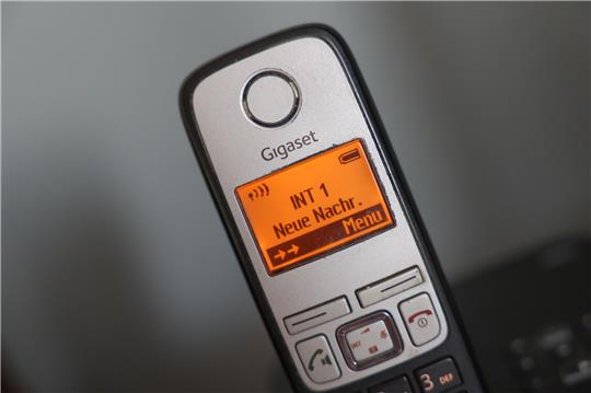Blick auf das Gigaset A400a. Der Anbieter von Kommunikationstechnologie Gigaset ist nach eigenen Angaben zahlungsunfähig. Foto: Jörg Carstensen/dpa