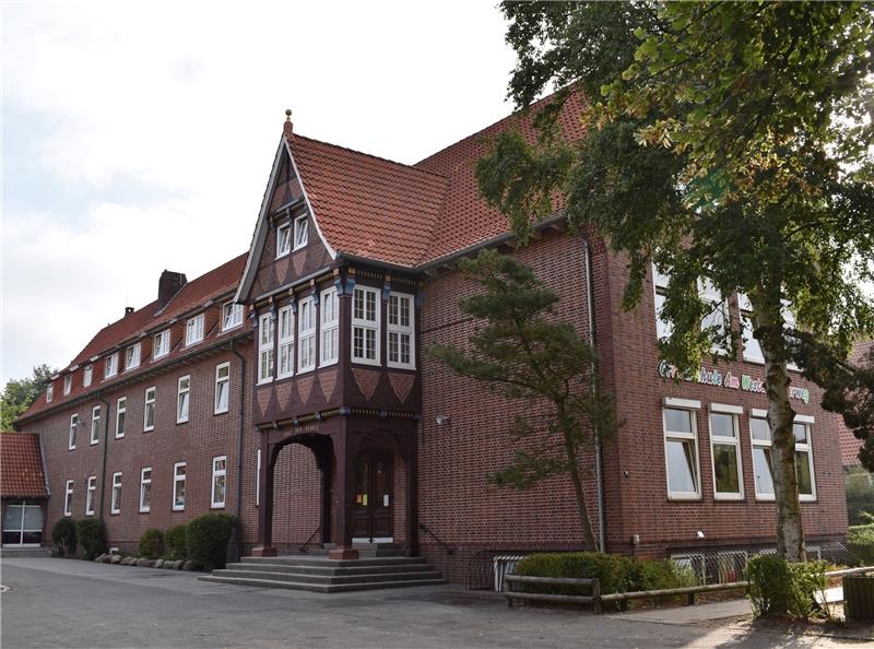 Blick auf das Hauptgebäude der 1951 erbauten Grundschule am Westerminnerweg. Foto Vasel