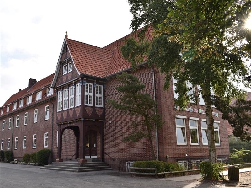 Blick auf das Hauptgebäude der im Jahr 1951 erbauten Grundschule am Westerminnerweg. Foto: Vasel