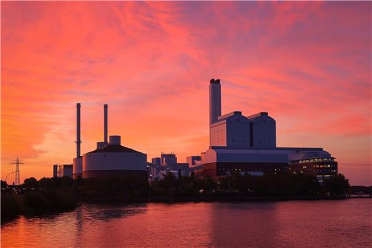 Blick auf das Heizkraftwerk Tiefstack. Das Heizkraftwerk Tiefstack ist ein Kohle-, Gas- und Dampfkraftwerk.