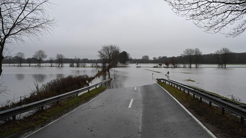 Keine Entwarnung in den Hochwasser-Gebieten Blick auf das Hochwassergebiet bei Lathen in Niedersachsen.