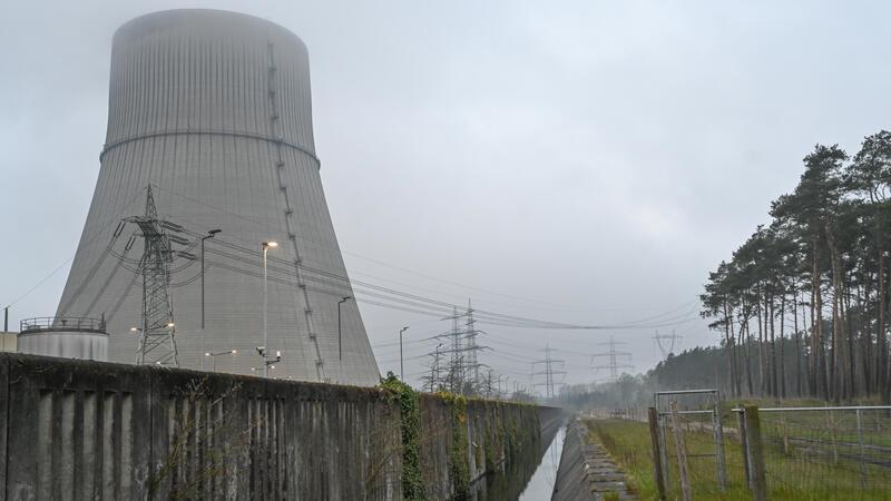 Blick auf das Kernkraftwerk Emsland.