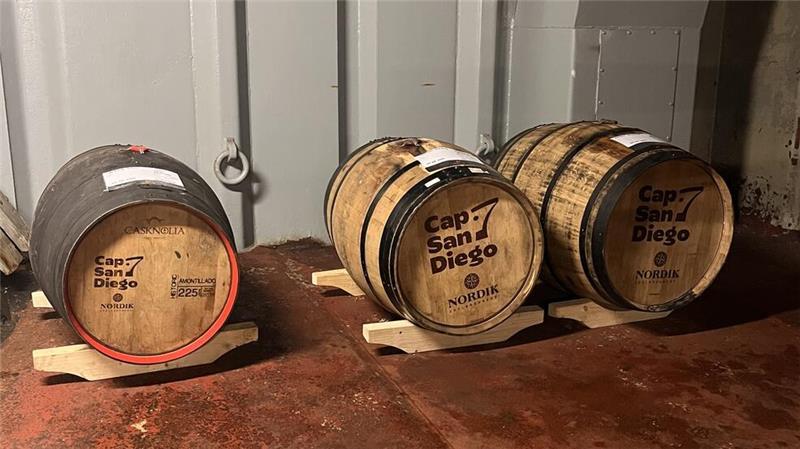 Deutschlands jüngste Destillateurmeisterin kommt aus Horneburg Blick auf das Rum-, Weinbrand- und Whisky-Fass auf der Cap San Diego im Hamburger Hafen.