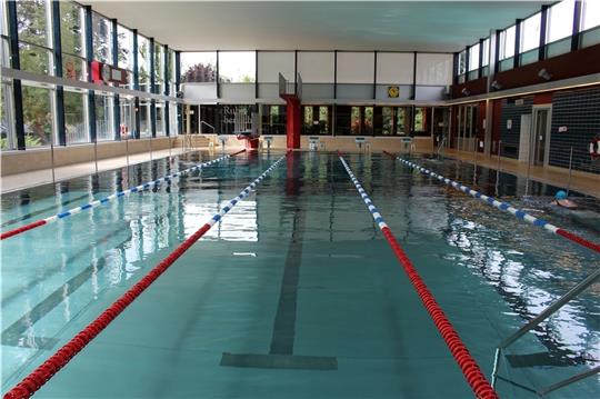 Blick auf das Schwimmerbecken im Aquarella. Die Wassertemperatur liegt in dem Becken aktuell bei 26 Grad, im Nichtschwimmerbecken bei 28 Grad. Archivfoto: Frank