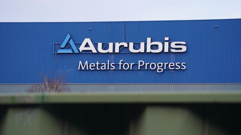 Blick auf das Werksgelände der Aurubis AG in Hamburg.