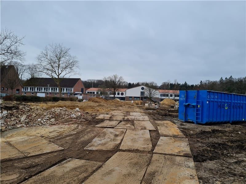 Blick auf das ehemalige Gelände der Rosenborn-Grundschule : Hier haben die Abrissbagger ganze Arbeit geleistet. Foto: Beneke