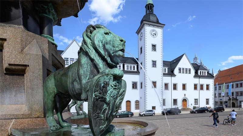 Blick auf das historische Rathaus am Obermarkt in Freiberg. (Archivbild)
