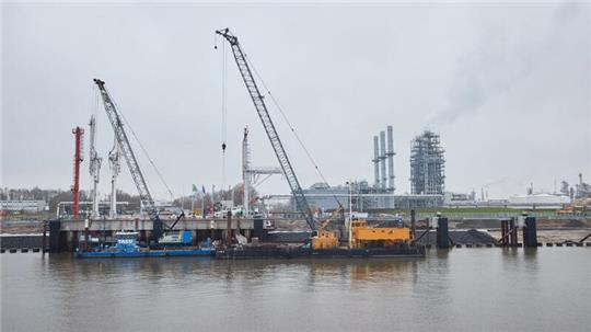 Blick auf den Anleger für verflüssigte Gase in Stade.